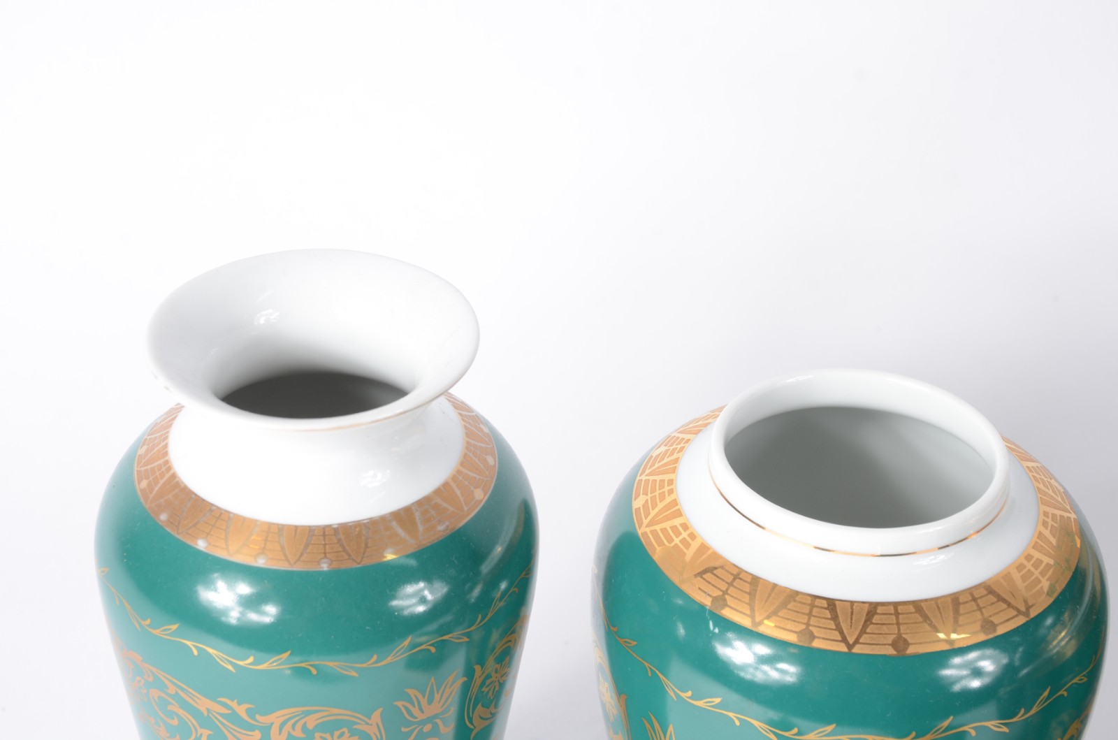 Lote com 7 peças diversas de porcelana portuguesa decoradas em verde... - foto 6 de 10