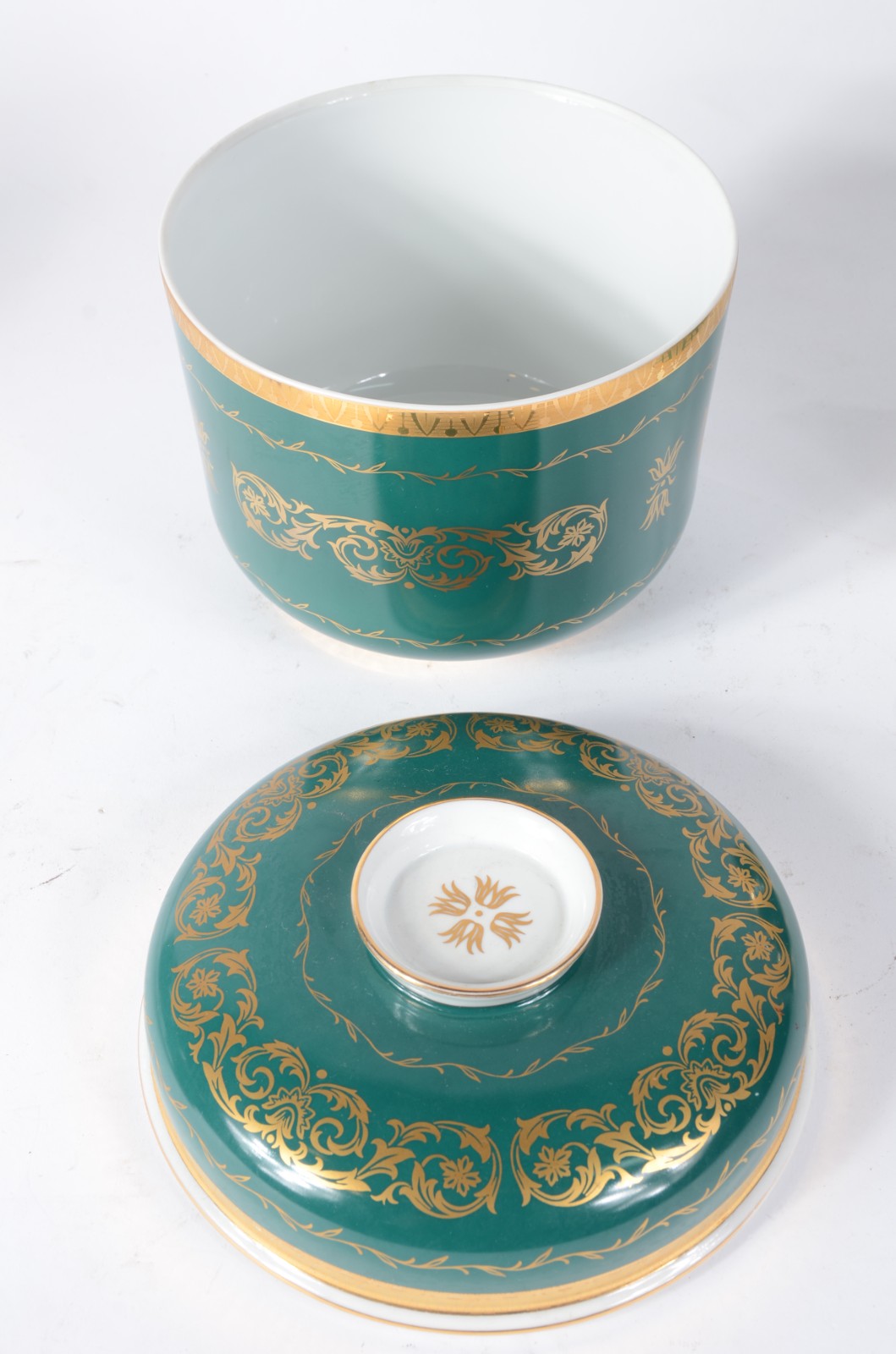 Lote com 7 peças diversas de porcelana portuguesa decoradas em verde... - foto 9 de 10