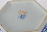 Quatro potiches diversos de porcelana, sendo do... - Quatro potiches diversos de porcelana, sendo dois orientais facetados e dois redondos portugueses.