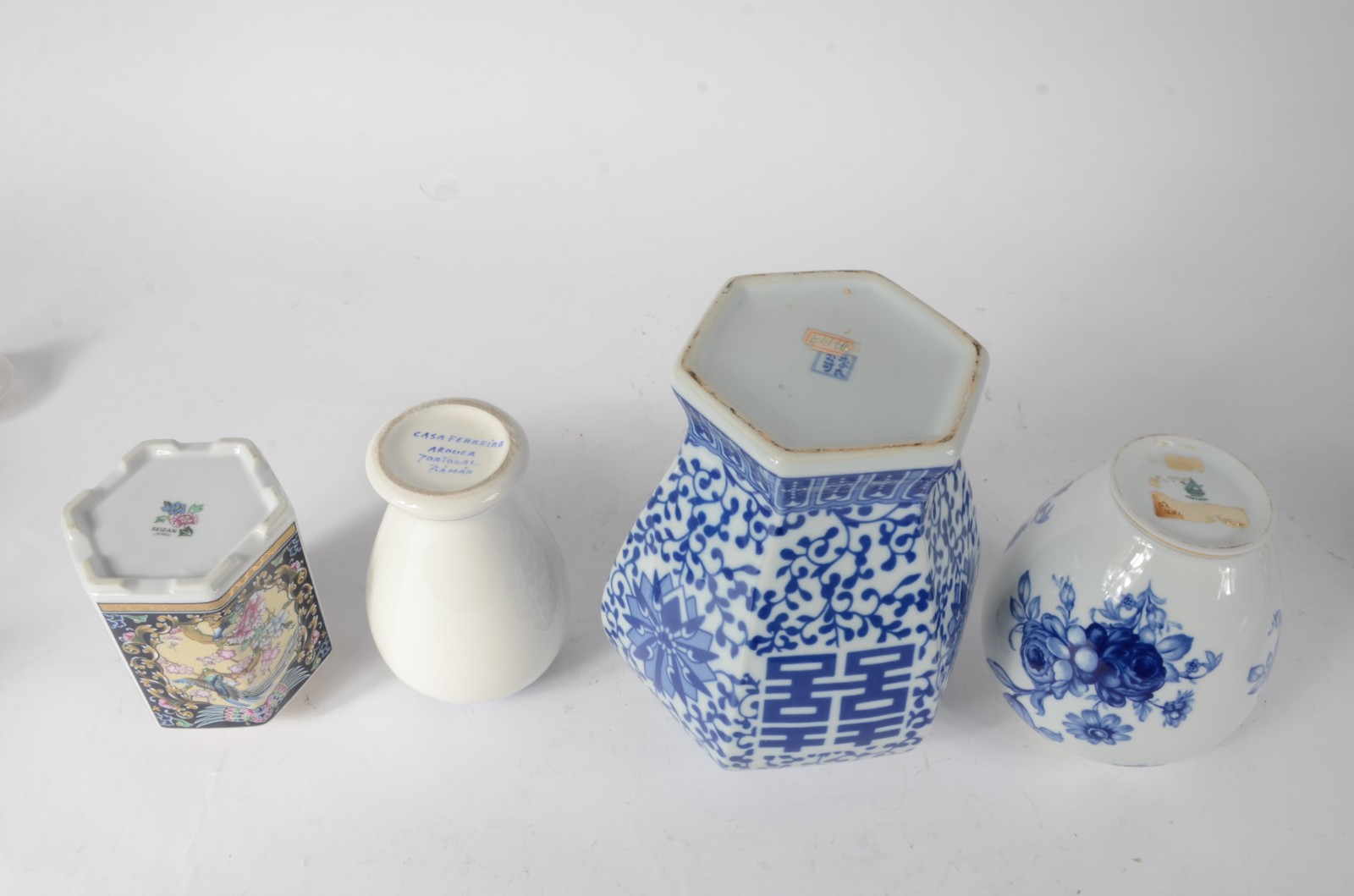 Quatro potiches diversos de porcelana, sendo dois orientais facetados... - foto 8 de 8