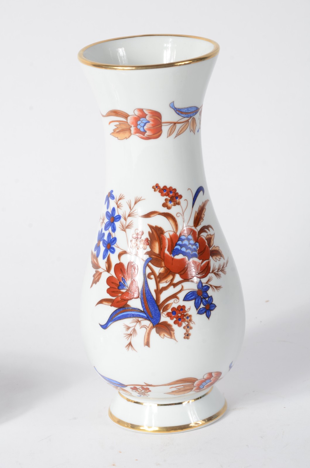 Quatro peças diversas de porcelana europeia, sendo: vaso, caixa... - foto 5 de 11