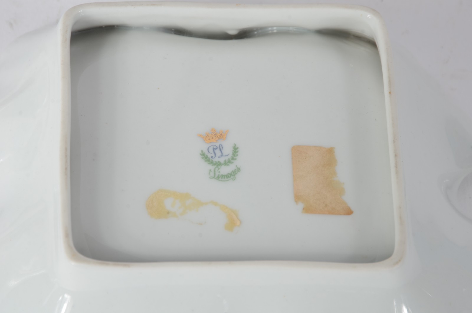 Quatro peças diversas de porcelana europeia, sendo: vaso, caixa... - foto 10 de 11