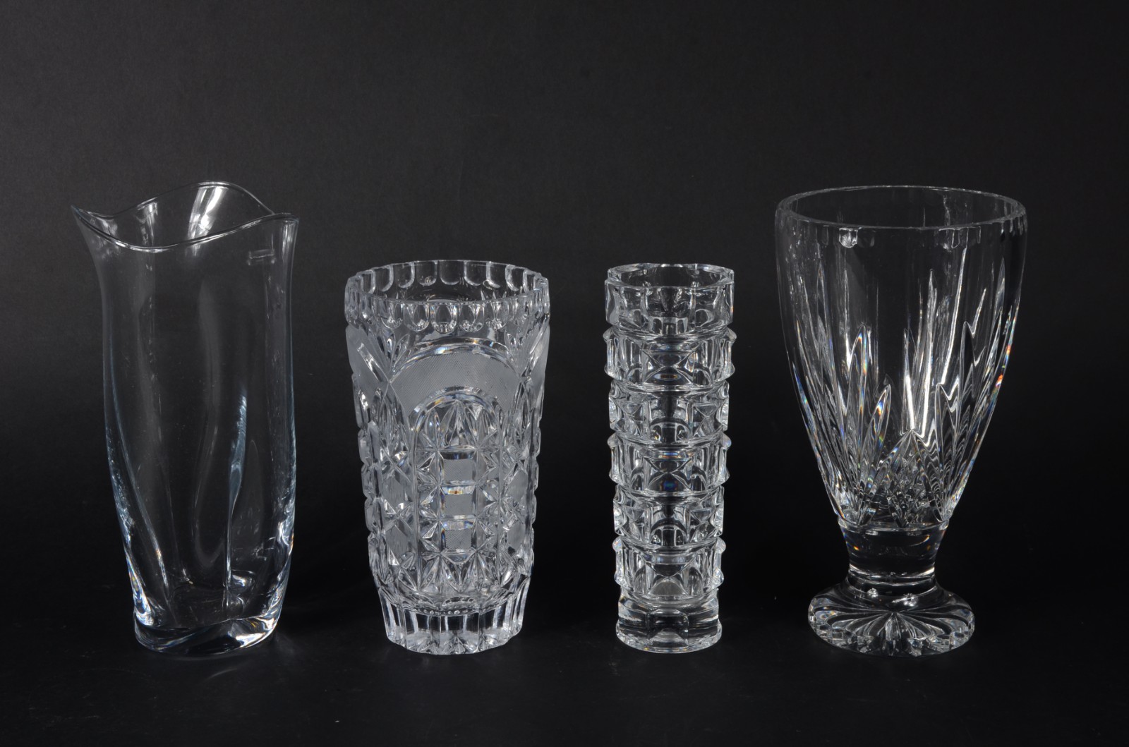 Quatro vasos de cristal de diversos modelos - foto 1 de 4