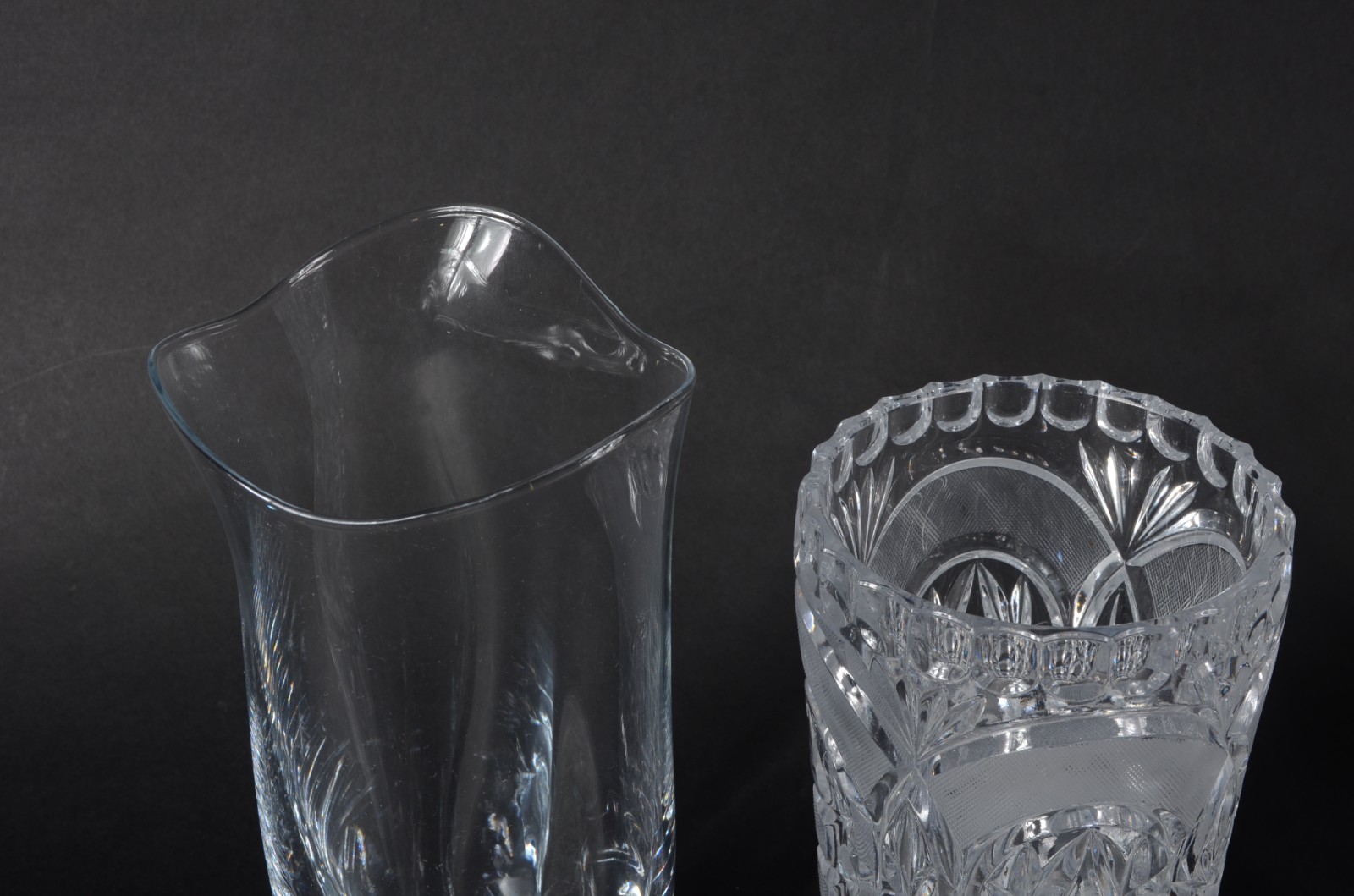 Quatro vasos de cristal de diversos modelos - foto 2 de 4