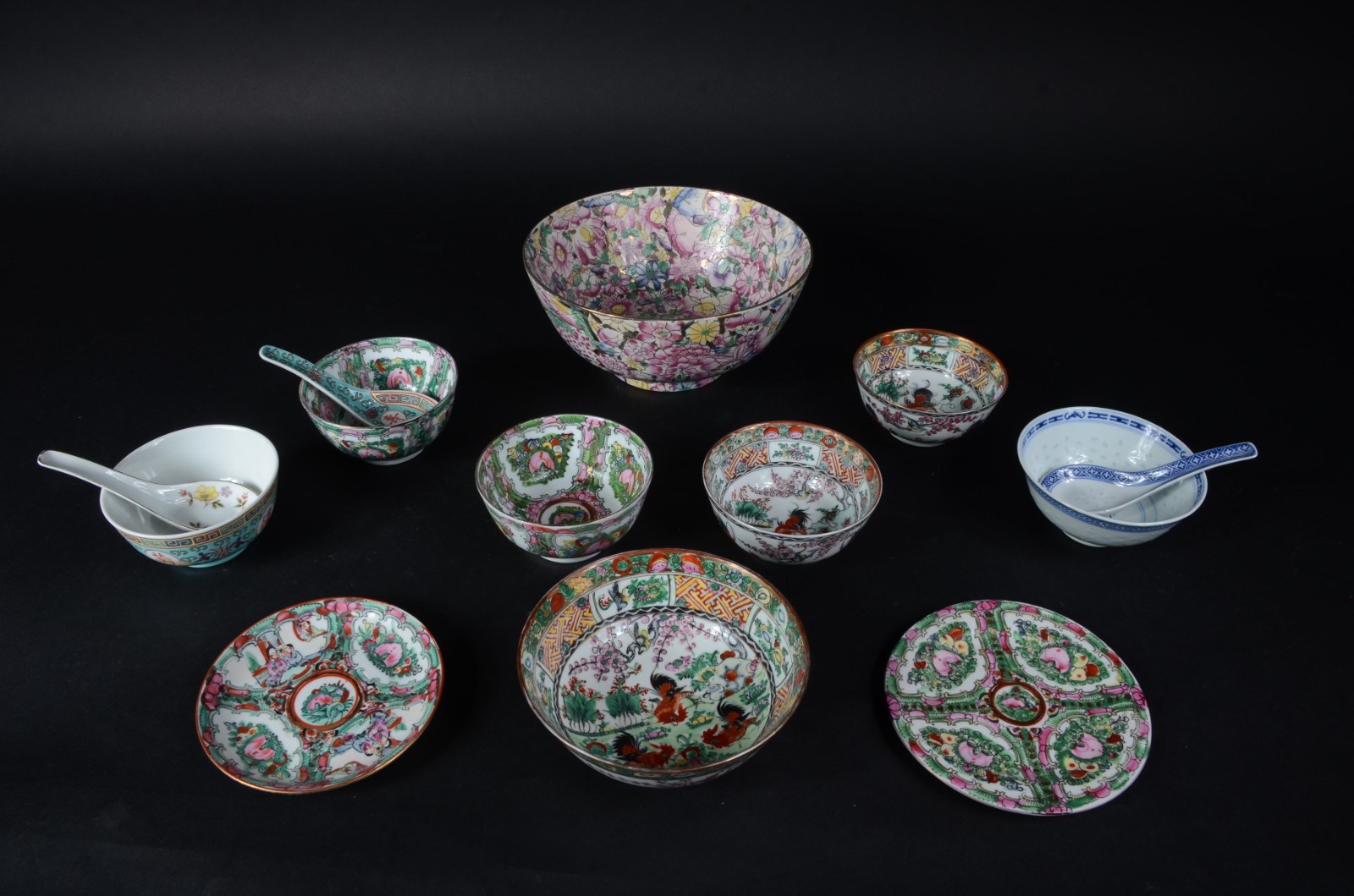 Diversas peças de porcelana oriental, sendo bowl grande, 7 bowls... - foto 1 de 11