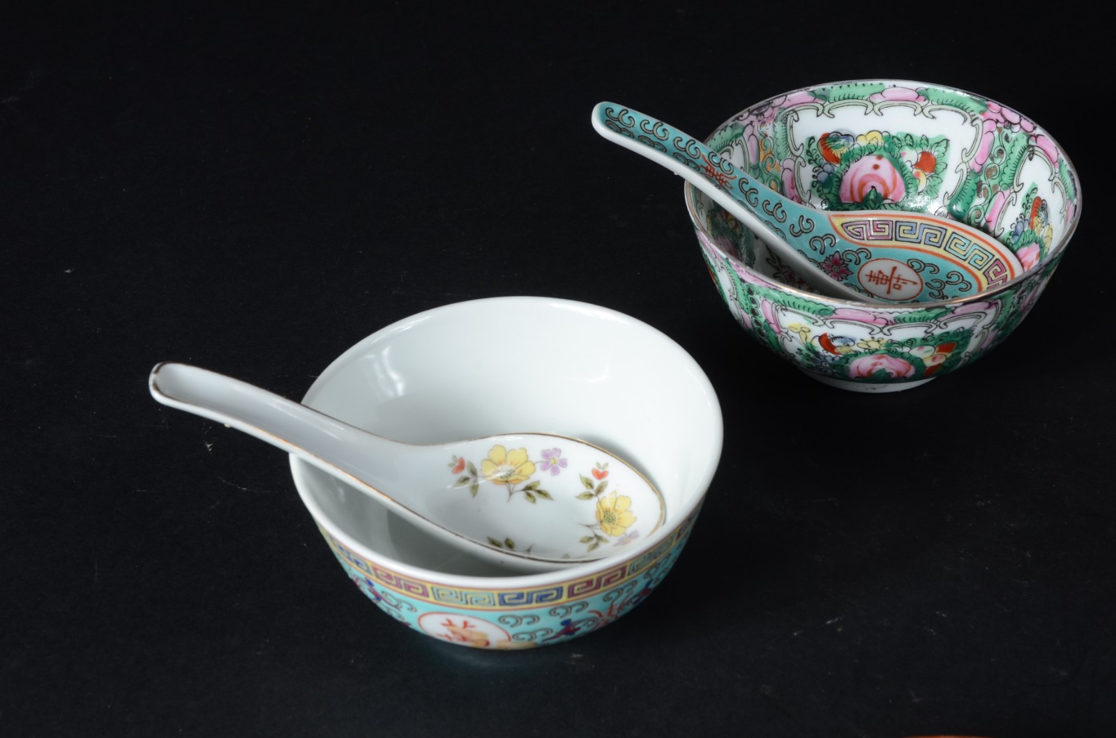 Diversas peças de porcelana oriental, sendo bowl grande, 7 bowls... - foto 4 de 11