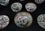 Diversas peças de porcelana oriental, sendo bow... - Diversas peças de porcelana oriental, sendo bowl grande, 7 bowls pequenos com 2 pires e 3 colheres. Total 13 peças.