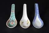 Diversas peças de porcelana oriental, sendo bow... - Diversas peças de porcelana oriental, sendo bowl grande, 7 bowls pequenos com 2 pires e 3 colheres. Total 13 peças.