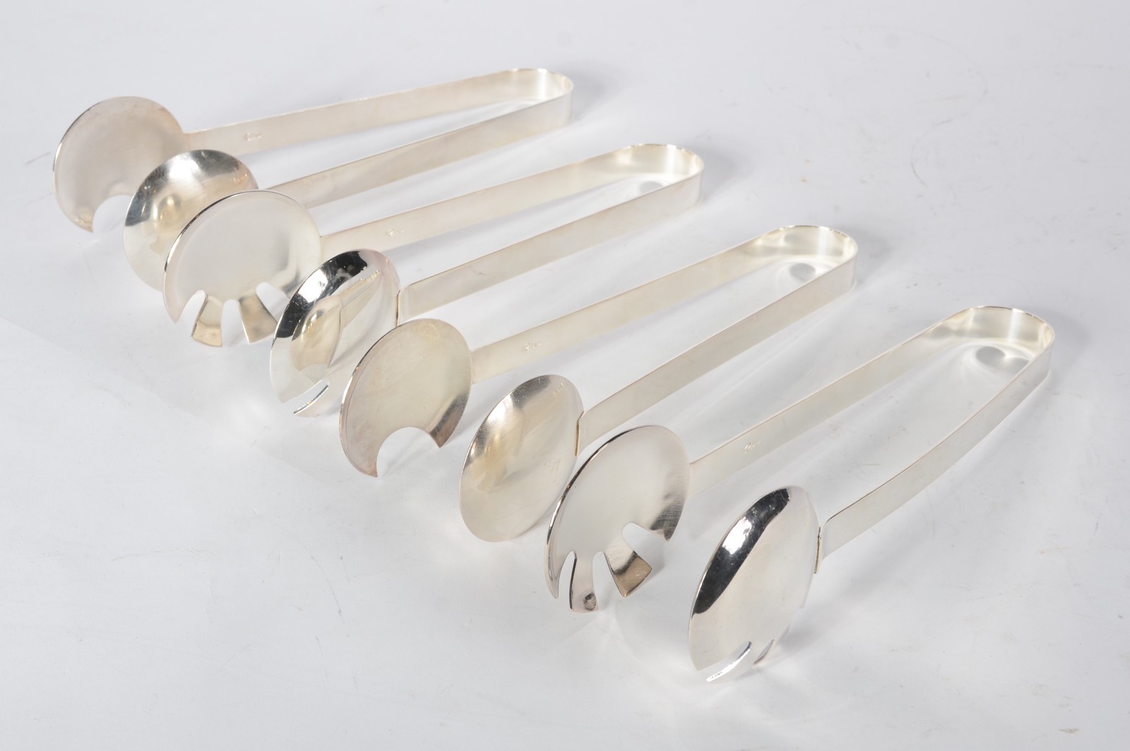 Quatro talheres para salada de metal prateado Riva - foto 1 de 4