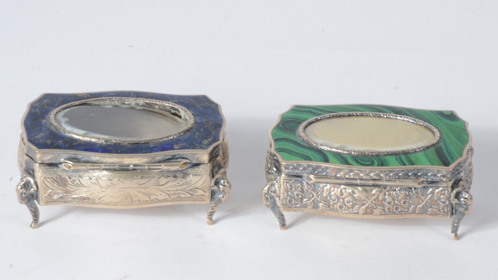 Duas caixinhas de prata de lei, tampas com detalhes esmaltados... - foto 4 de 5