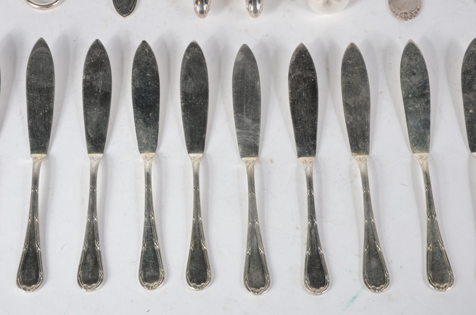 Lote com 19 peças diversas de metal prateado - foto 5 de 9