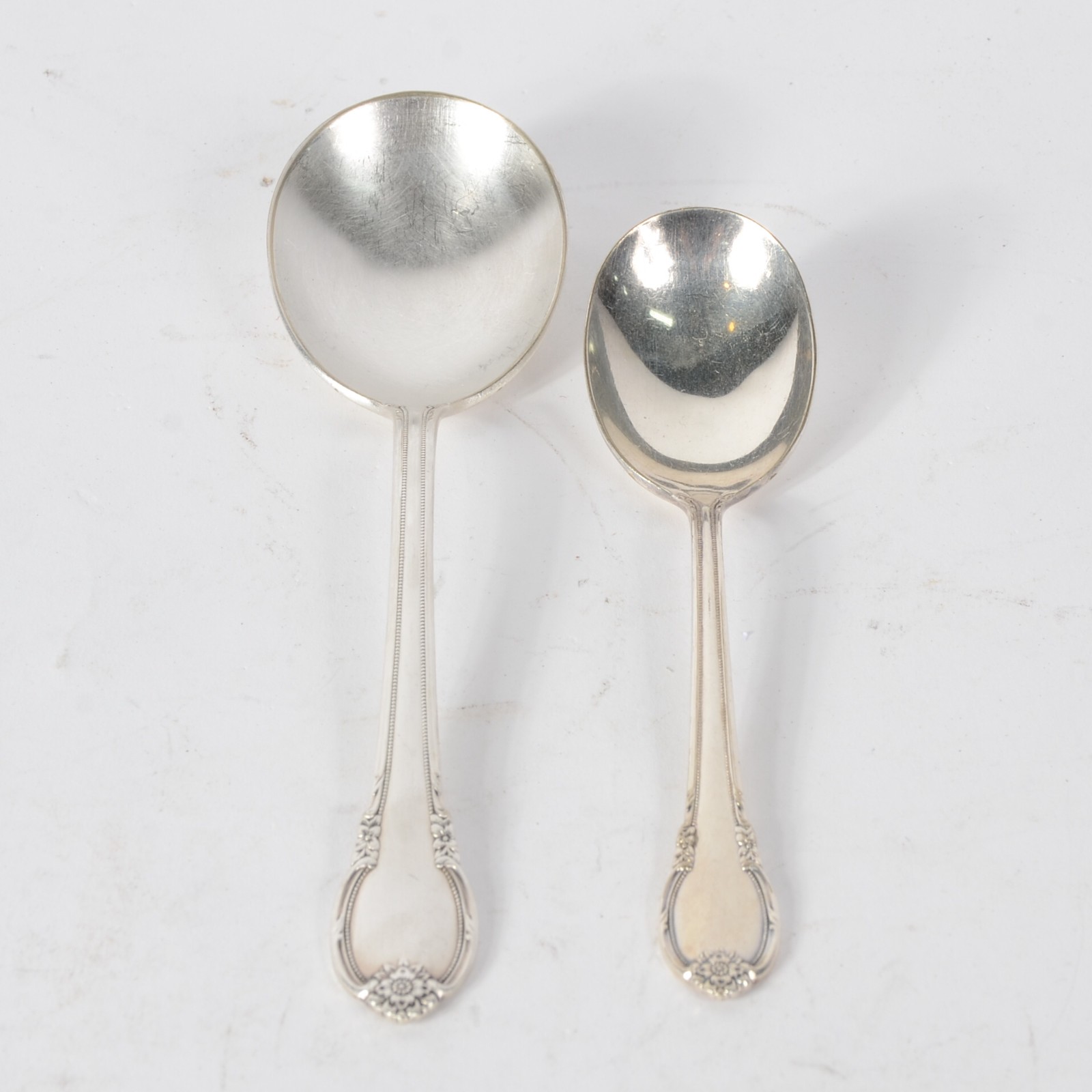 Parte de faqueiro de metal prateado, modelo "Remembrance", composto... - foto 3 de 5