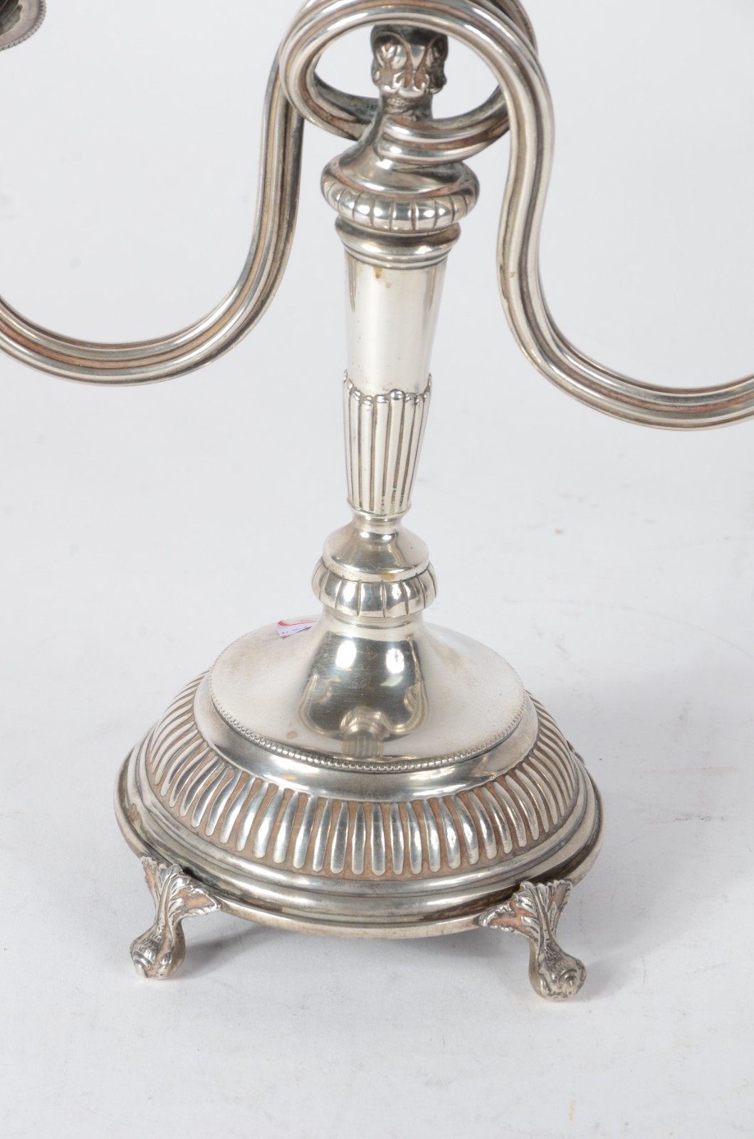 Par de candelabros para 3 velas cada de prata portuguesa contrastada... - foto 3 de 9