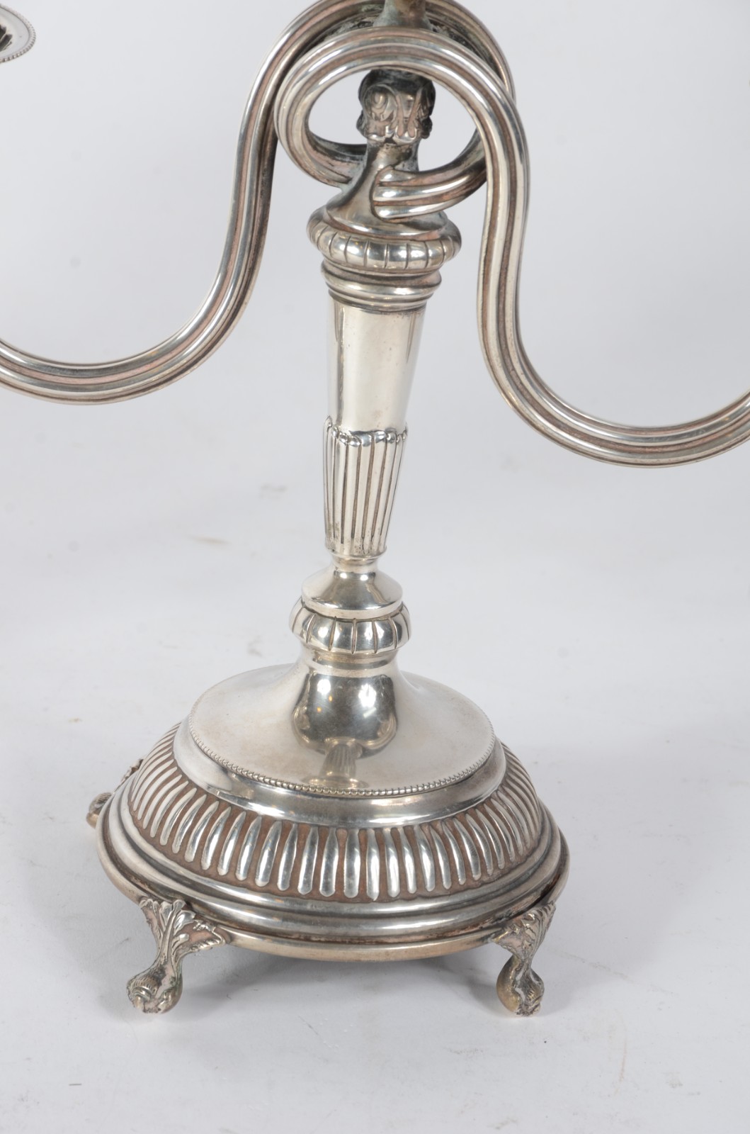Par de candelabros para 3 velas cada de prata portuguesa contrastada... - foto 9 de 9