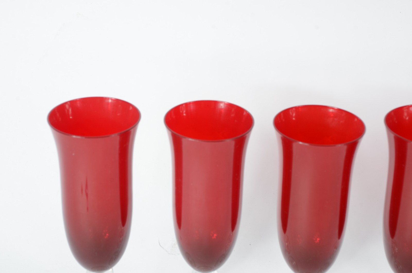 Seis flutes para champagne de vidro vermelho - foto 3 de 4