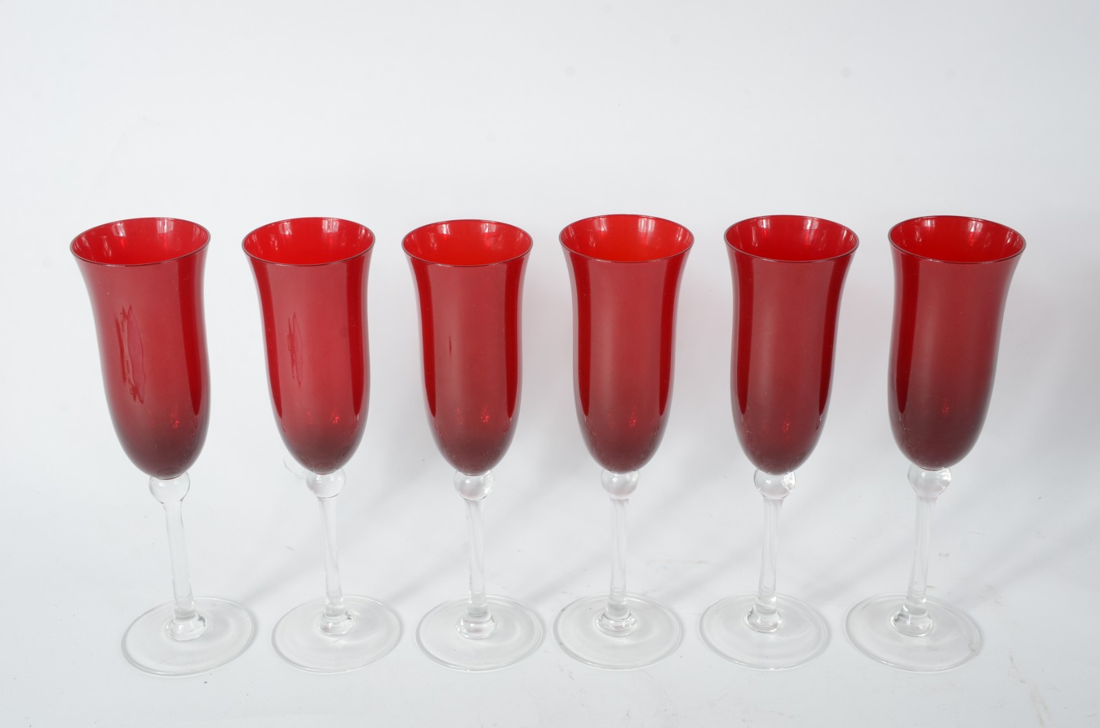 Seis flutes para champagne de vidro vermelho - foto 2 de 4