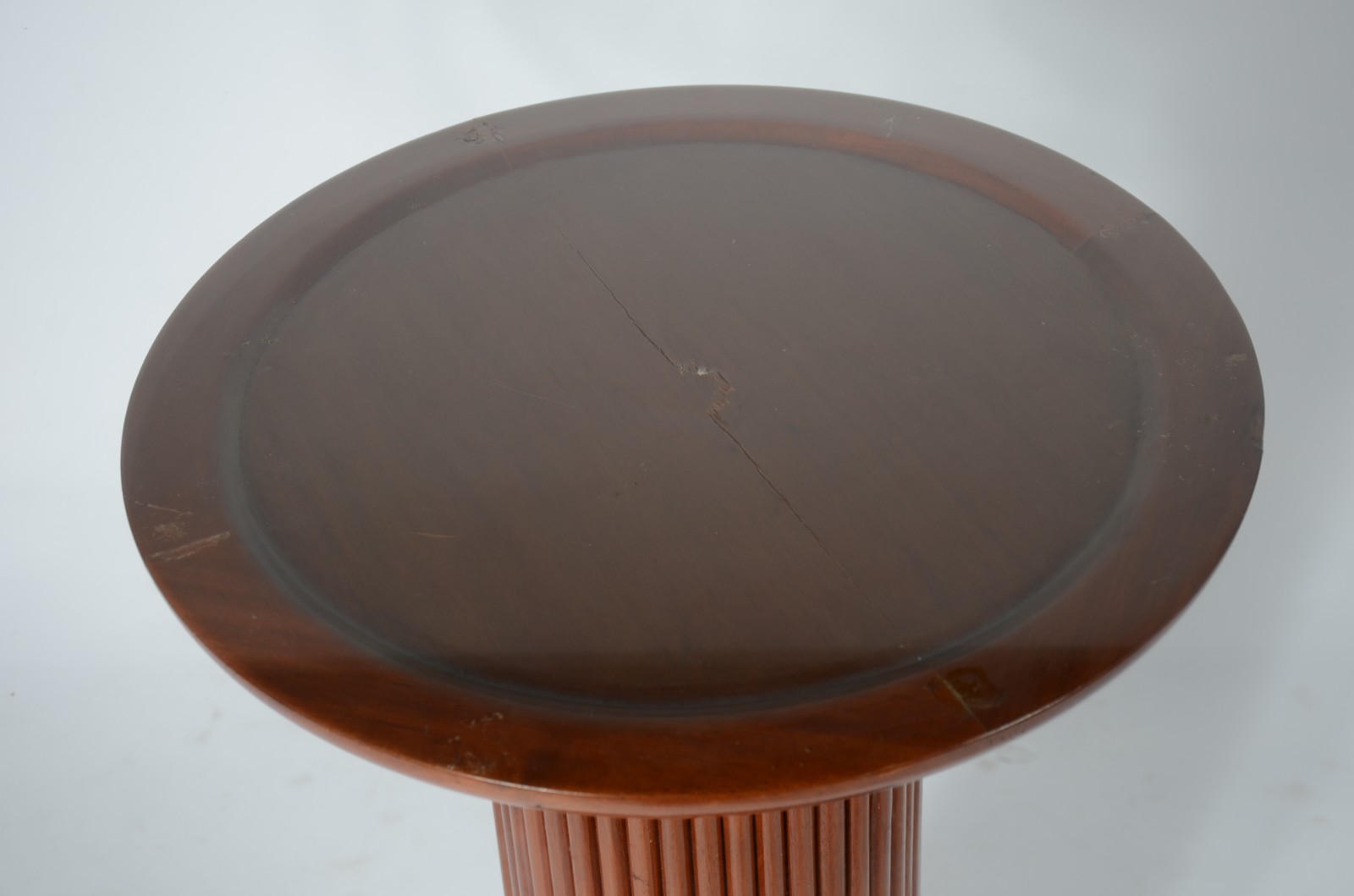 Mesa de jantar com base feitio coluna gomada de madeira e tampo de... - foto 3 de 10