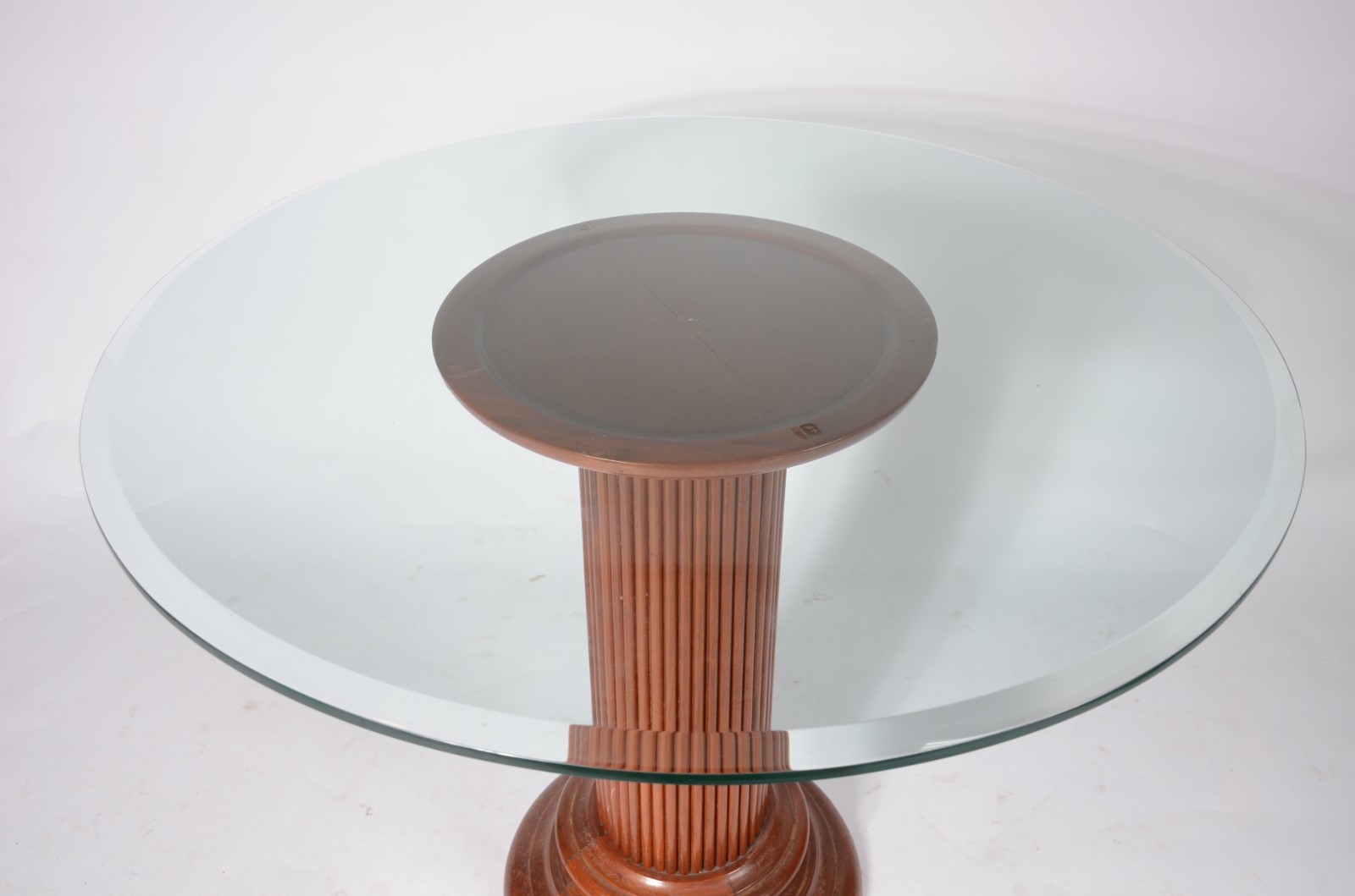 Mesa de jantar com base feitio coluna gomada de madeira e tampo de... - foto 4 de 10
