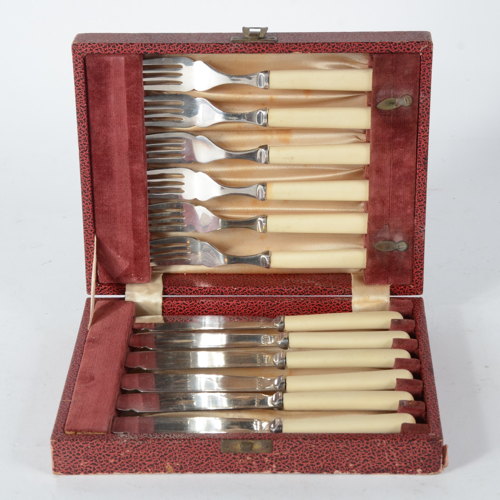 Conjunto com 12 talheres para peixe de metal inglês com cabos na cor... - foto 1 de 7