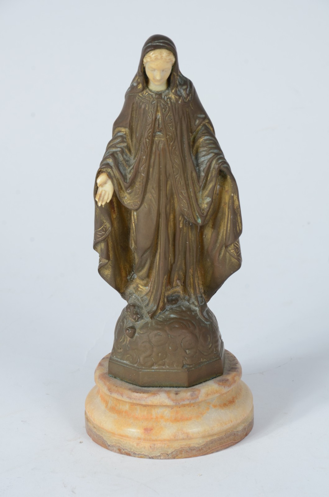 Imagem de bronze com rosto e mãos de marfim (faltando uma das mãos... - foto 1 de 9
