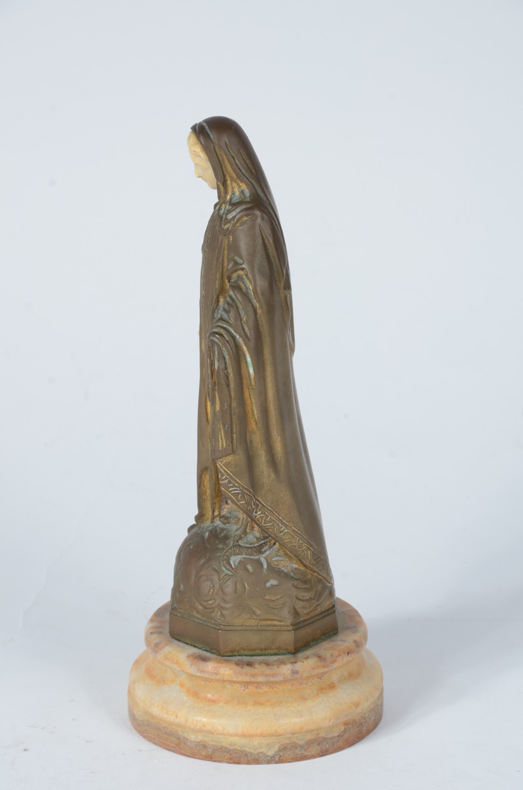Imagem de bronze com rosto e mãos de marfim (faltando uma das mãos... - foto 4 de 9
