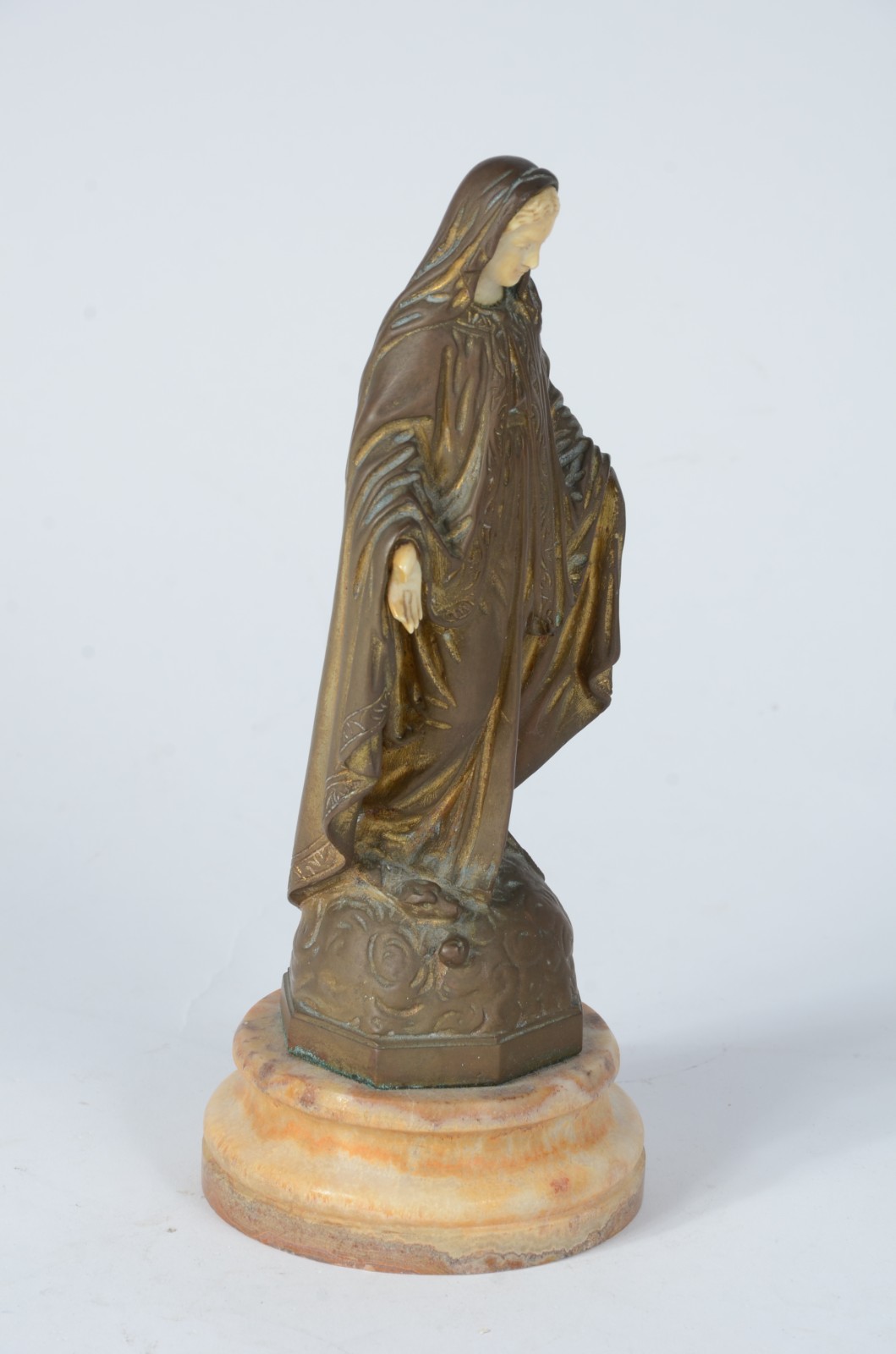 Imagem de bronze com rosto e mãos de marfim (faltando uma das mãos... - foto 5 de 9