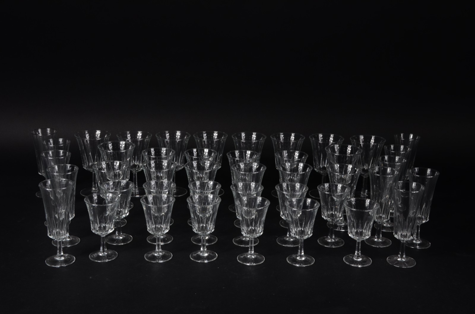 Serviço de cristal francês composto de 11 flutes para Champagne, 10... - foto 1 de 3