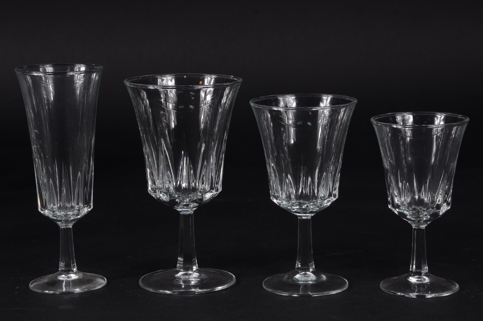 Serviço de cristal francês composto de 11 flutes para Champagne, 10... - foto 3 de 3