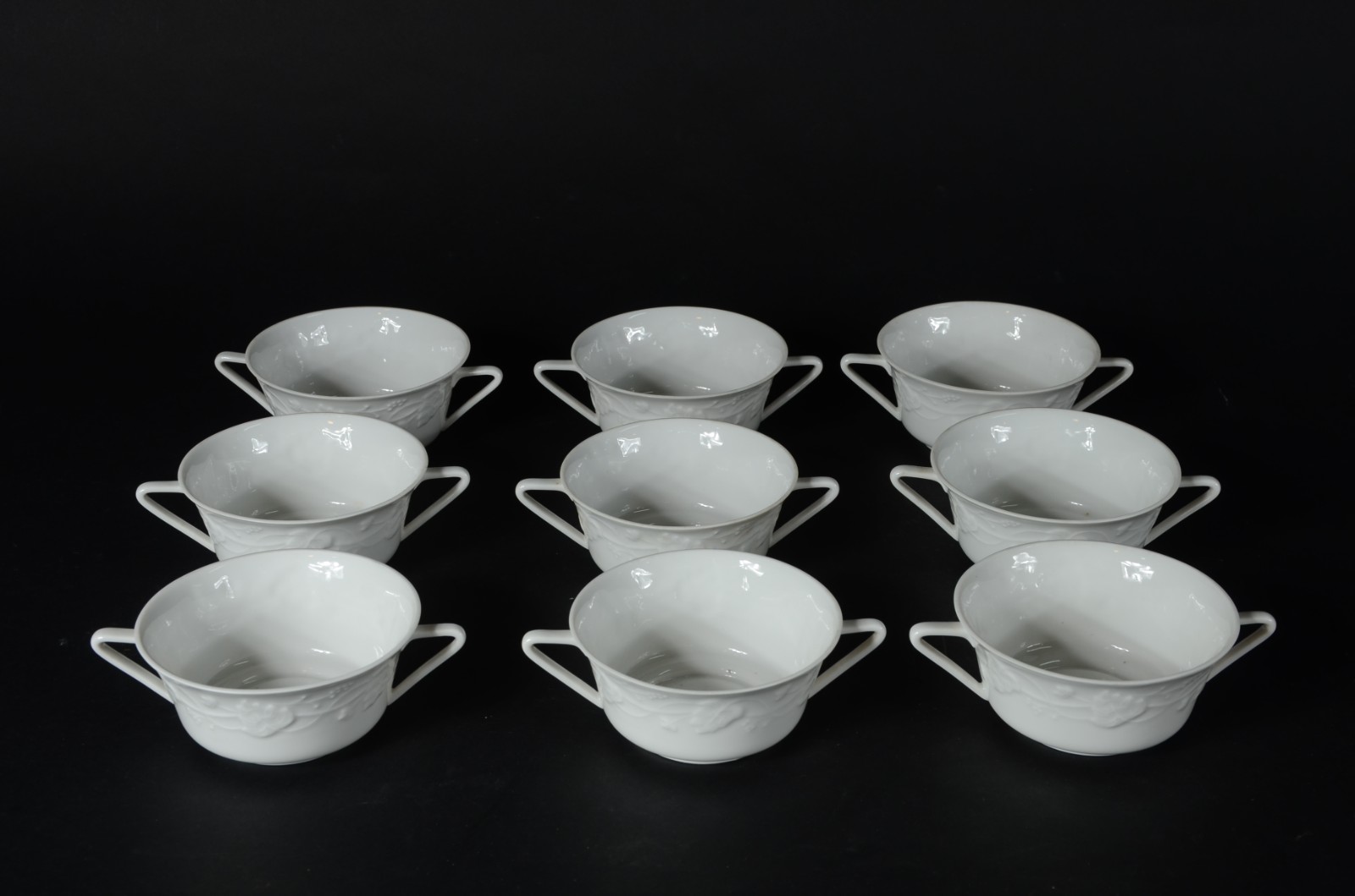 Conjunto com 9 taças para consomé (sem pires) de porcelana na cor... - foto 1 de 4