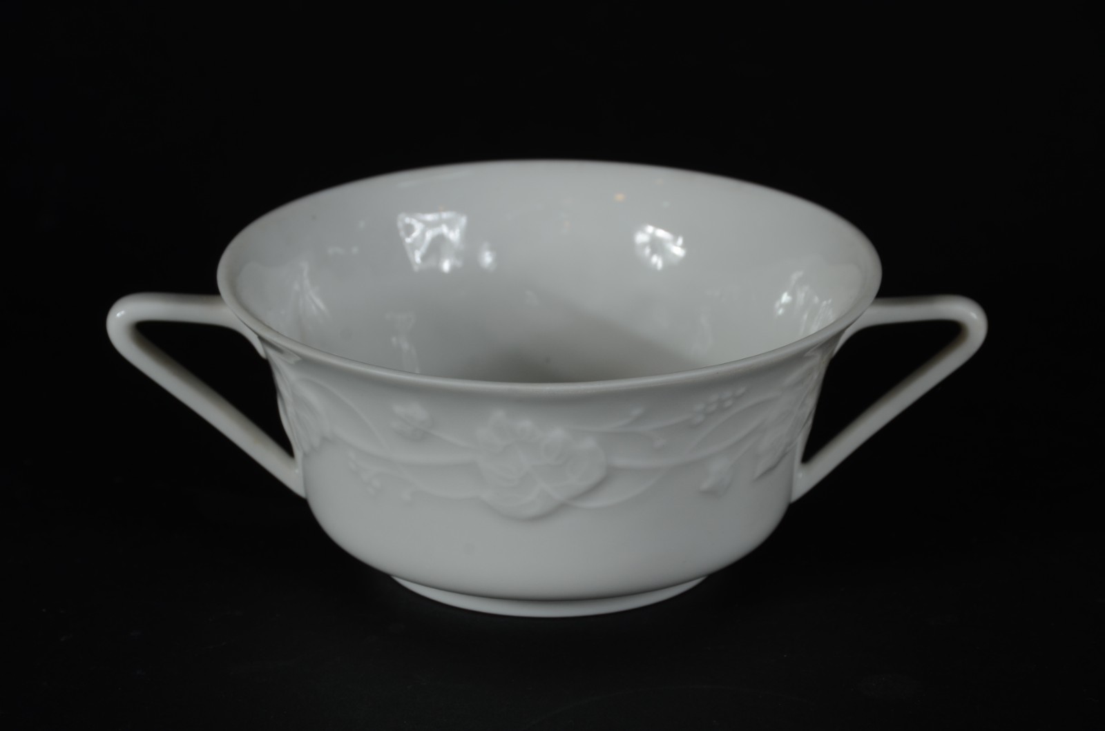 Conjunto com 9 taças para consomé (sem pires) de porcelana na cor... - foto 3 de 4