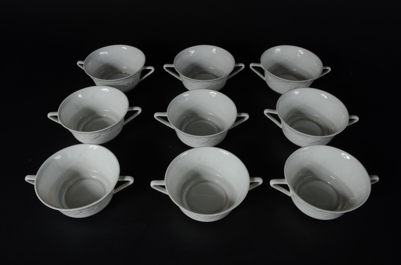 Conjunto com 9 taças para consomé (sem pires) de porcelana na cor... - foto 2 de 4