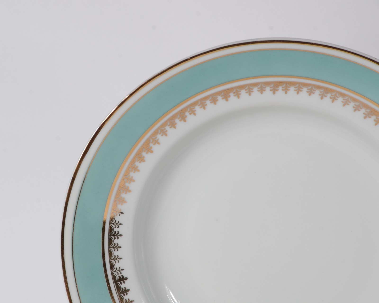 Aparelho de jantar de porcelana Mauá, composto de: 11 pratos rasos... - foto 2 de 11