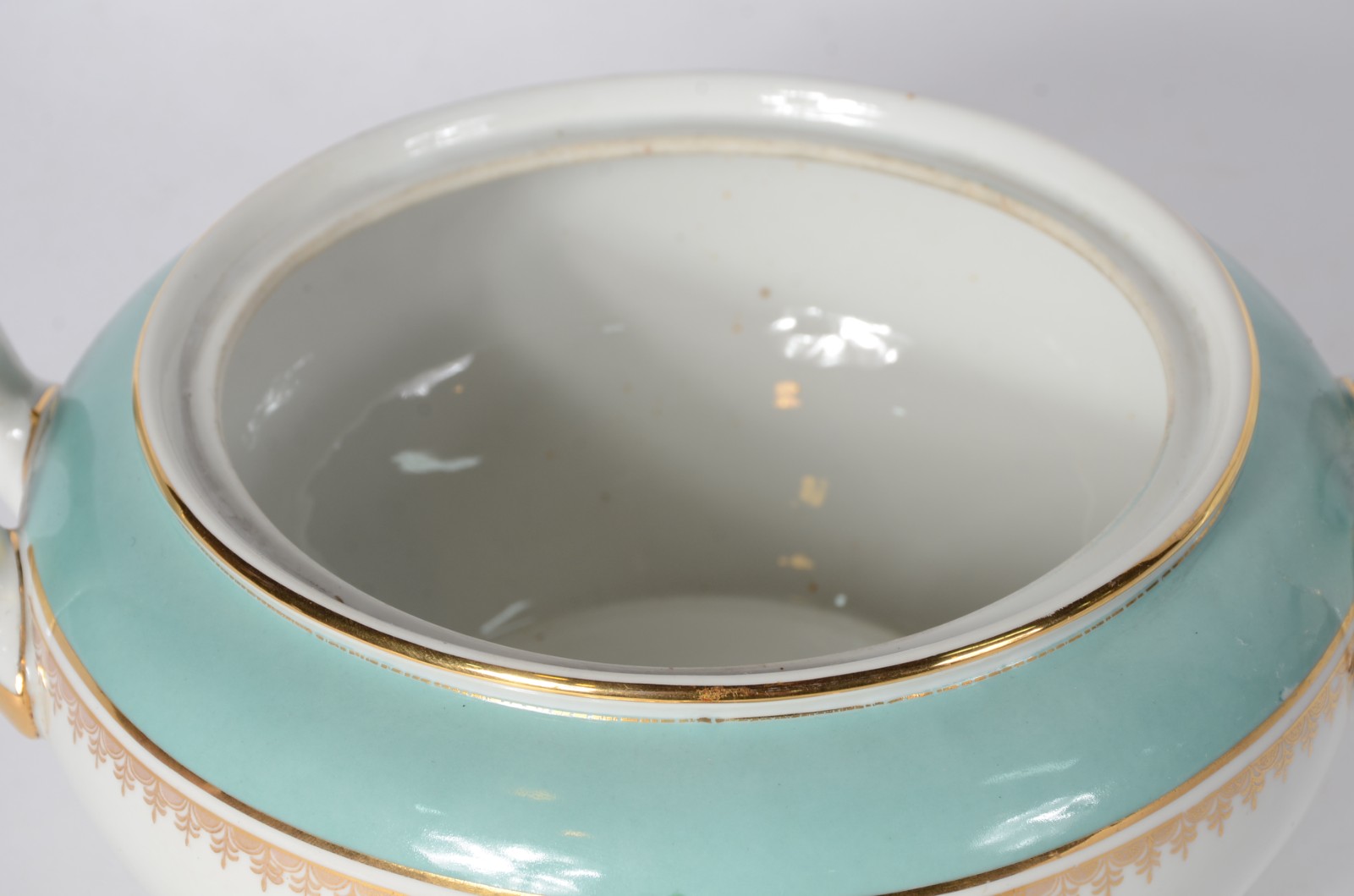 Aparelho de jantar de porcelana Mauá, composto de: 11 pratos rasos... - foto 7 de 11