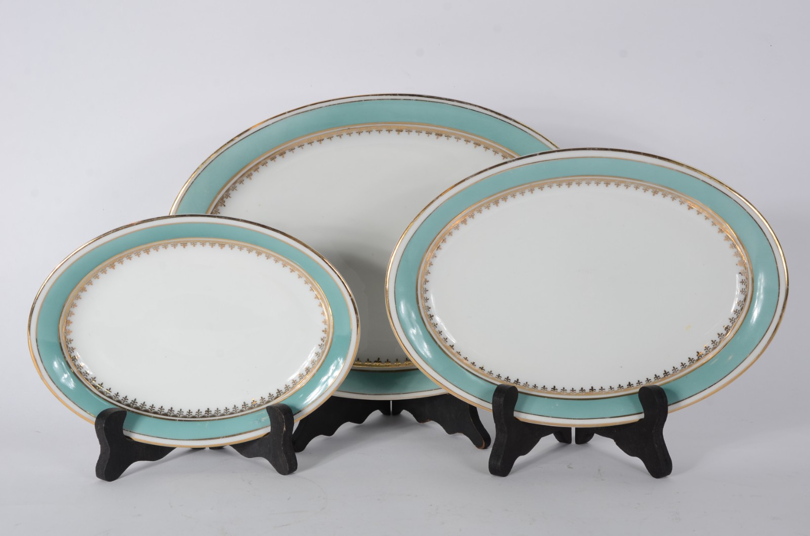 Aparelho de jantar de porcelana Mauá, composto de: 11 pratos rasos... - foto 8 de 11