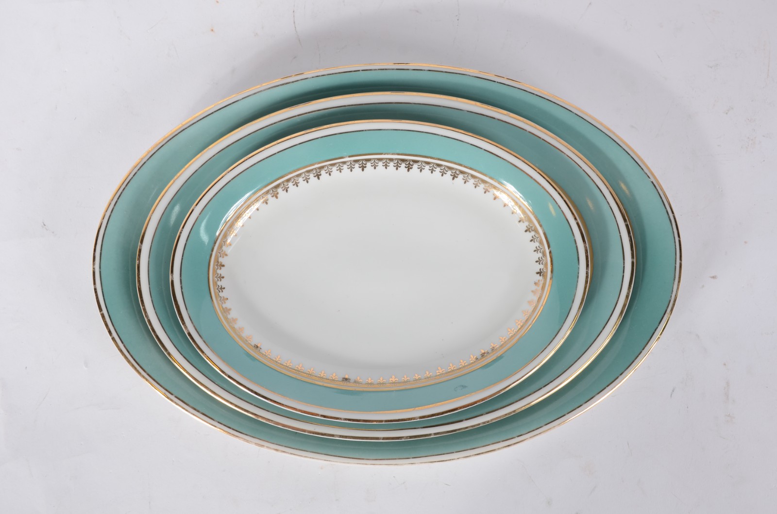 Aparelho de jantar de porcelana Mauá, composto de: 11 pratos rasos... - foto 9 de 11