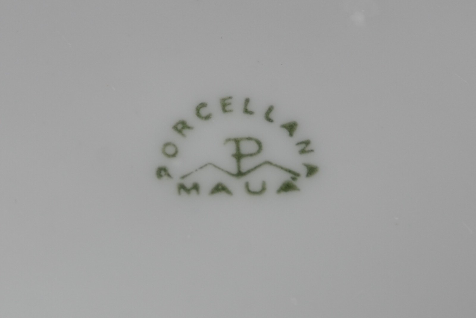 Aparelho de jantar de porcelana Mauá, composto de: 11 pratos rasos... - foto 10 de 11
