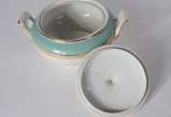 Porcelana Mauá,  - Aparelho de jantar de porcelana Mauá, composto de: 11 pratos rasos, 12 fundos, sopeira, molheira e 5 travessas, Total 30 peças.