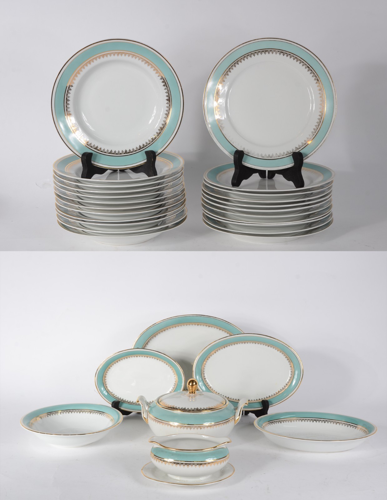Aparelho de jantar de porcelana Mauá, composto de: 11 pratos rasos... - foto 1 de 11