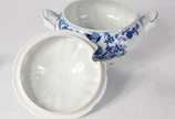 Porcelanas Steatita (1956),  - Aparelho de jantar, chá e café de porcelana Steatita, decoração "Cebolinha" em azul e branco, composto de: 12 pratos rasos, 12 pratos de sobremesa, 12