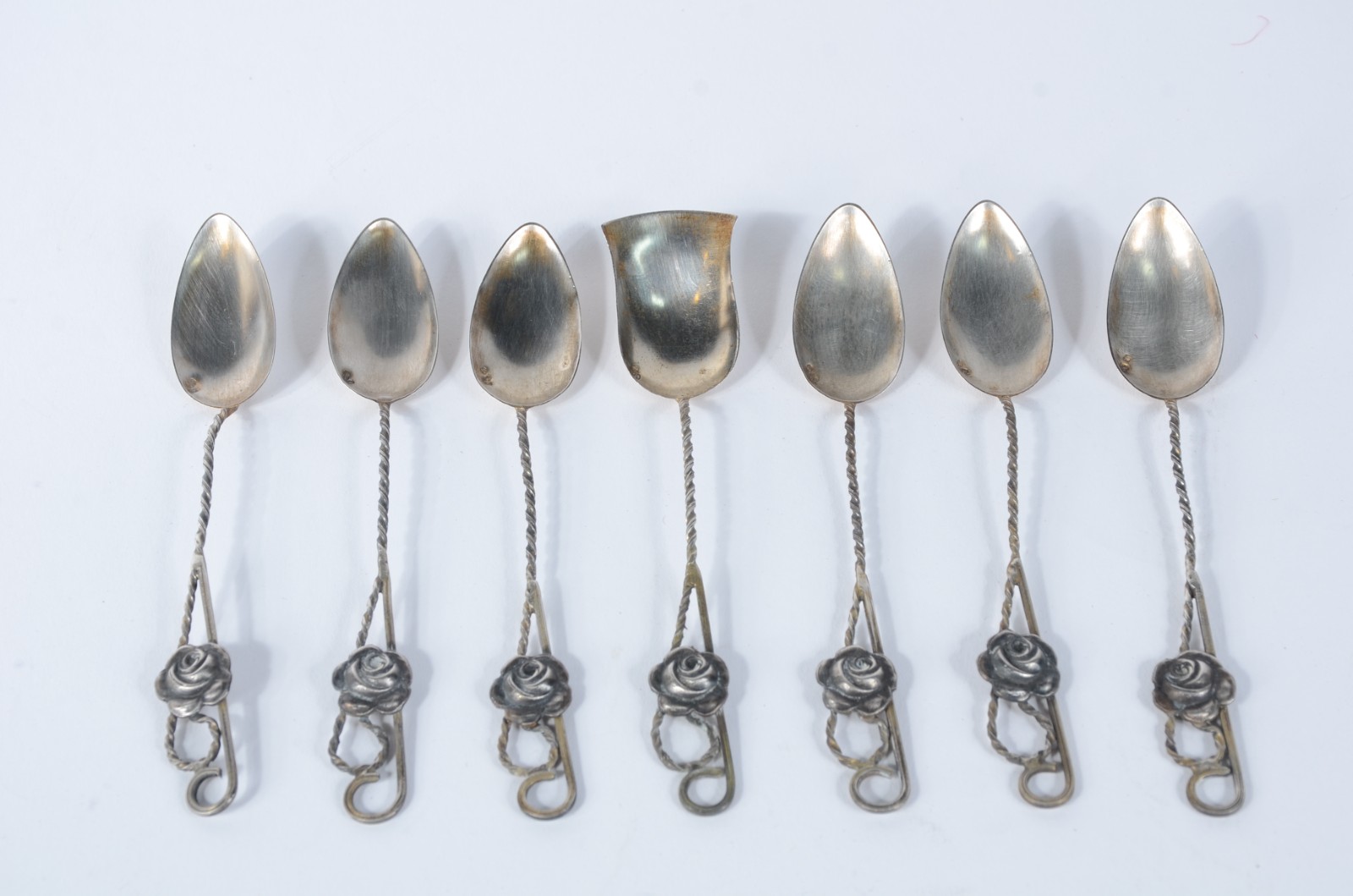 Conjunto com 6 colheres para chá e 1 para açúcar de prata, no estojo - foto 1 de 7