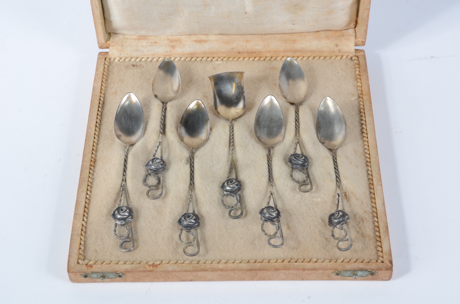 Conjunto com 6 colheres para chá e 1 para açúcar de prata, no estojo - foto 7 de 7