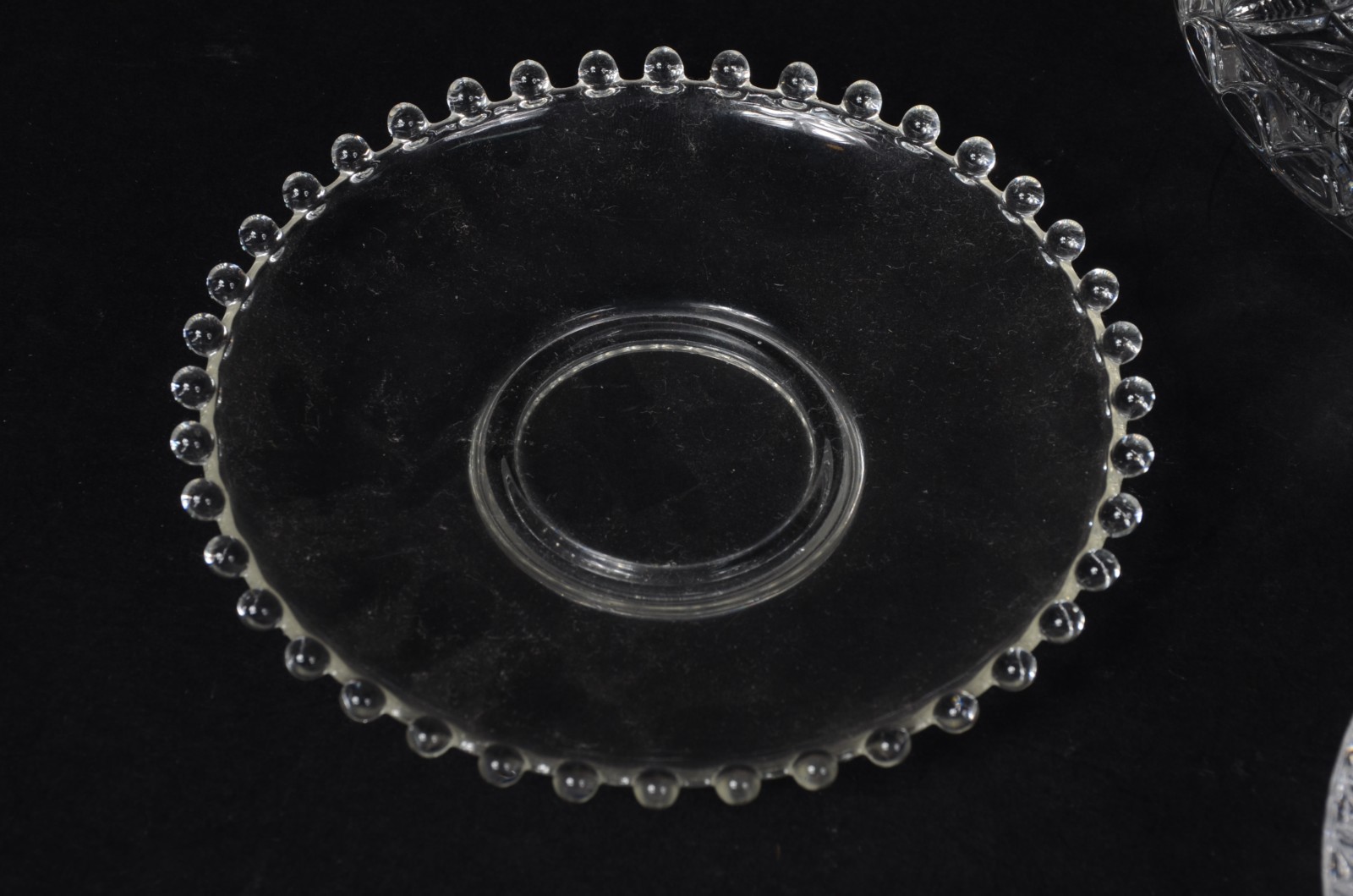 Conjunto com 13 pratinhos para sobremesa de cristal lapidado em... - foto 4 de 7