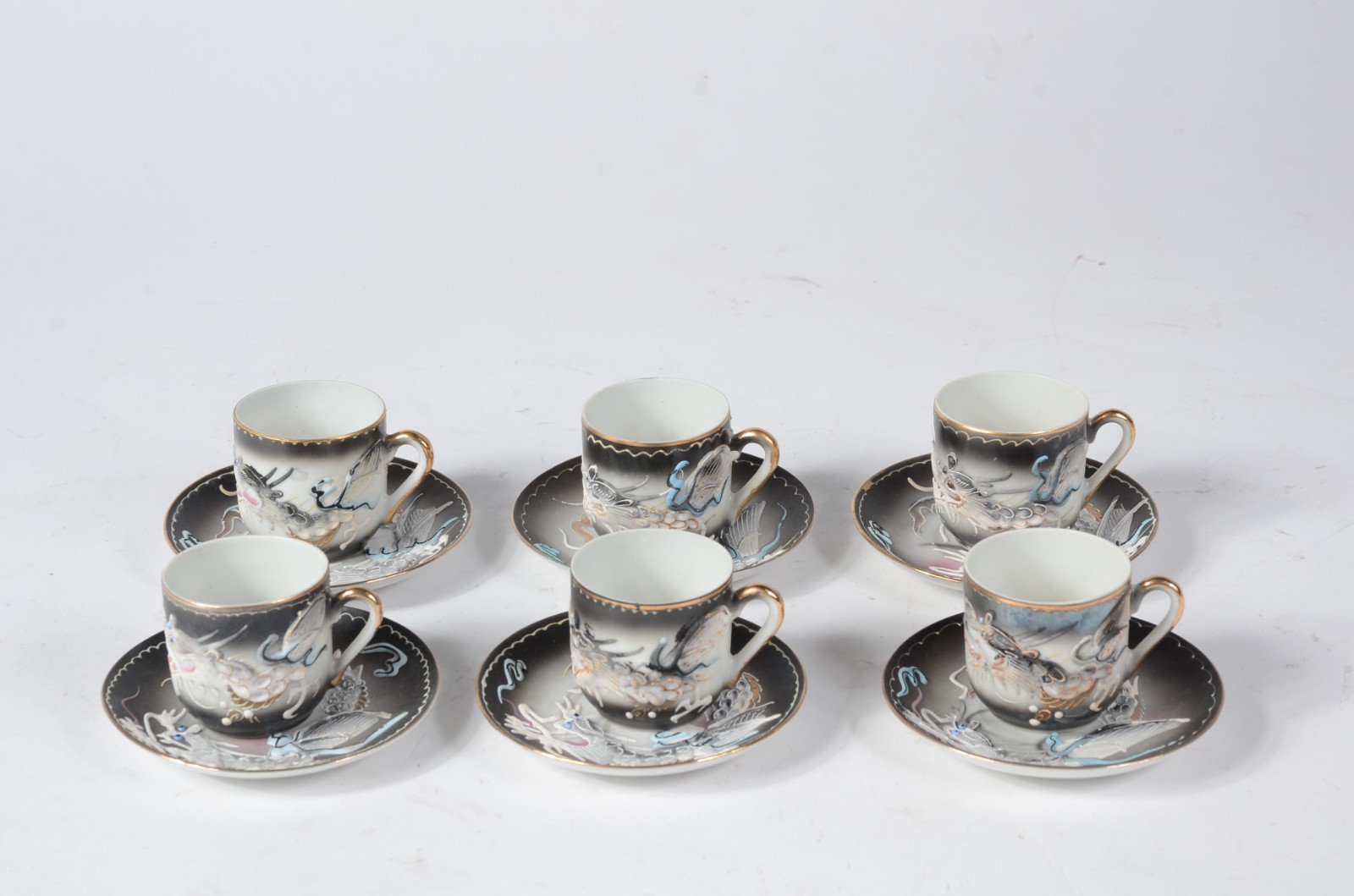 Seis xícaras para café com pires de porcelana japonesa casca de ovo... - foto 1 de 6