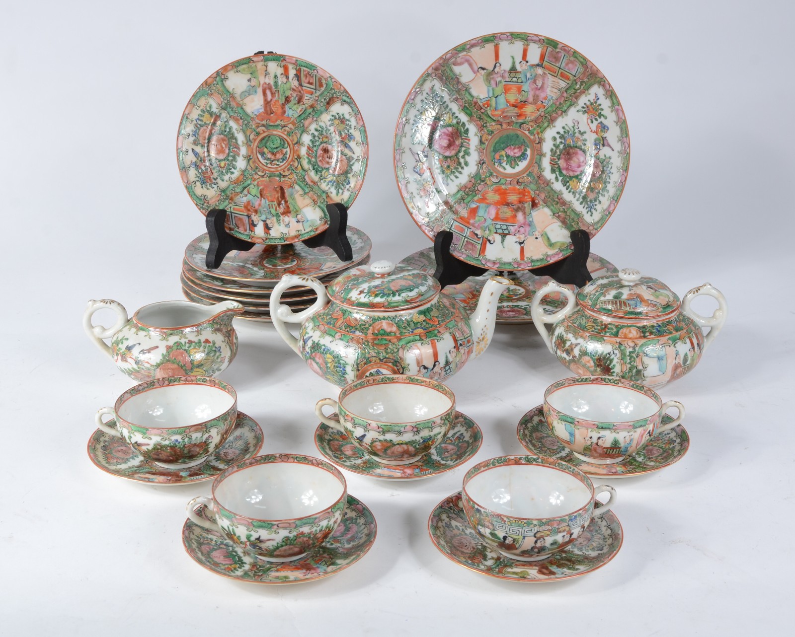 Serviço de porcelana oriental verde e rosa, composto de 5 xícaras... - foto 1 de 10