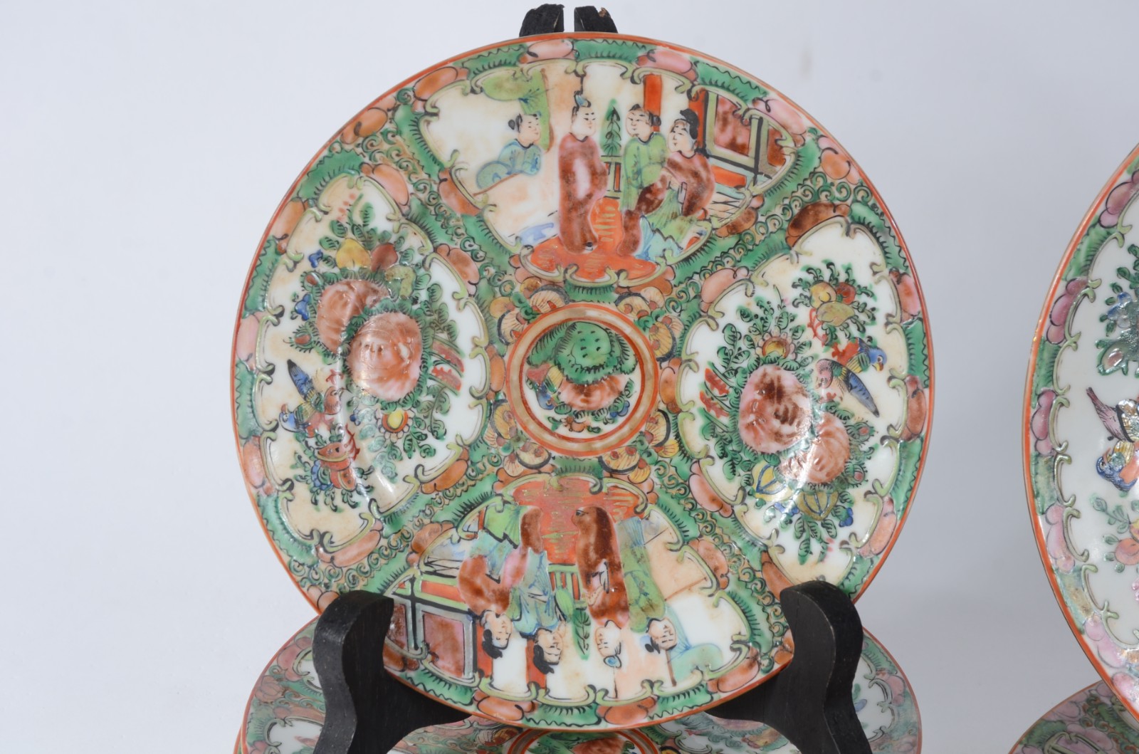 Serviço de porcelana oriental verde e rosa, composto de 5 xícaras... - foto 5 de 10