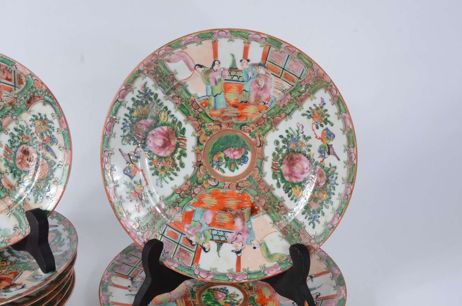 Serviço de porcelana oriental verde e rosa, composto de 5 xícaras... - foto 6 de 10