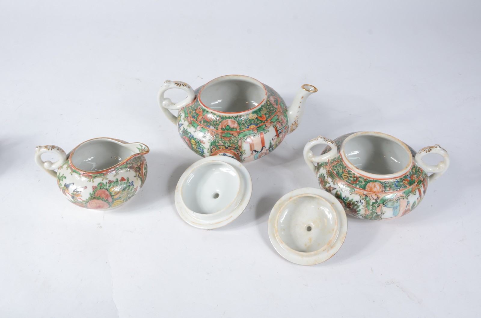 Serviço de porcelana oriental verde e rosa, composto de 5 xícaras... - foto 3 de 10