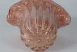 Vaso de vidro decorativo na cor rosa com pó de ... - Vaso de vidro decorativo na cor rosa com pó de ouro, feitio gomos.