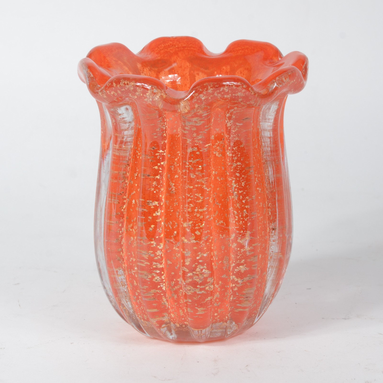 Jarro de vidro decorativo ao gosto de murano na cor laranja com pó de... - foto 1 de 3