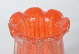 Jarro de vidro decorativo ao gosto de murano na... - Jarro de vidro decorativo ao gosto de murano na cor laranja com pó de ouro.